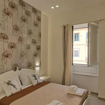 Mopi Maison * نابولي